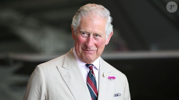 Em retribuição, o rei Charles III presenteou Donald Trump com a cópia do projeto da icônica Mesa Resolute do Salão Oval