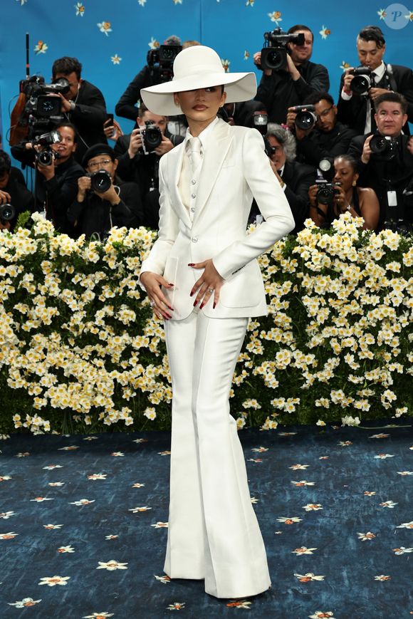 No MET Gala 2025, o look usado por Zendaya roubou a atenção de grande parte do público.