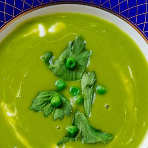 Sopa de ervilha de Gisele Bündchen fica uma delícia e é ideal para acompanhar dias de frio
