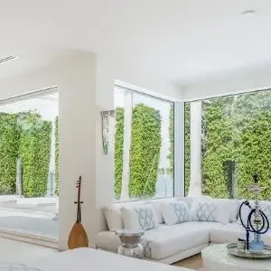 Mansão de Shakira em Miami conta com mais de 1,1 mil m², seis quartos e oito banheiros