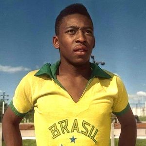 Kylian Mbappé chegou a 14 gols em Copas do Mundo após marcar duas vezes na vitória da França sobre Senegal e ultrapassou a marca histórica de Pelé