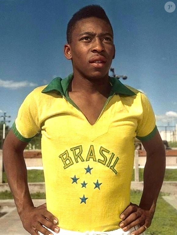 Kylian Mbappé chegou a 14 gols em Copas do Mundo após marcar duas vezes na vitória da França sobre Senegal e ultrapassou a marca histórica de Pelé