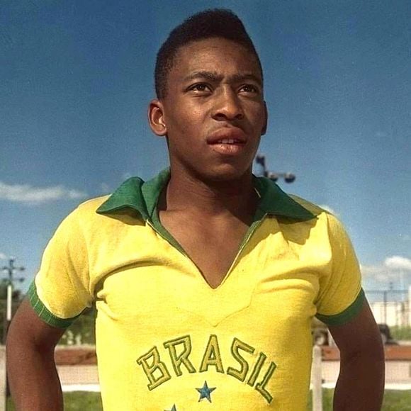 Kylian Mbappé chegou a 14 gols em Copas do Mundo após marcar duas vezes na vitória da França sobre Senegal e ultrapassou a marca histórica de Pelé