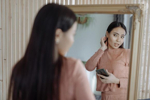 Segundo dicas de neurocientistas, ter amor-próprio é a base para conseguirmos viver com mais propósito na vida.