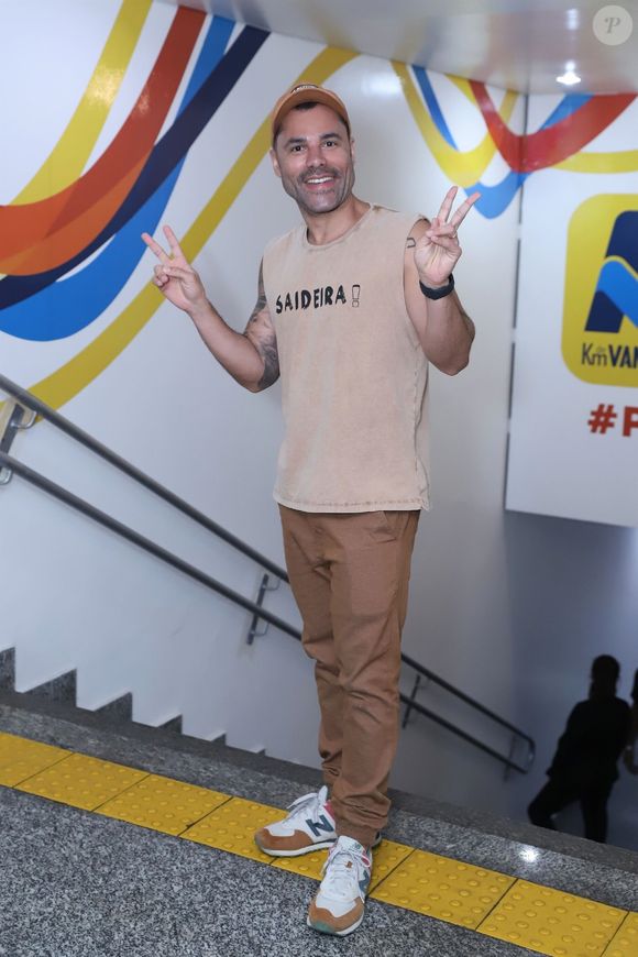 Rodrigo Sant'Anna virou alvo de críticas na web pelo rosto bem marcado, fruto de procedimentos estéticos