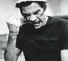 Ramón Valdés chegava aos estúdios usando suas próprias roupas, como calça jeans e camiseta velha. O único elemento acrescentado pela produção era o famoso chapéu azul.