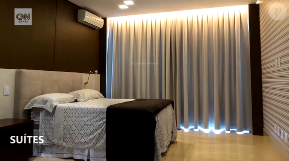 Outra suíte da mansão faz parte das quatro acomodações amplas da residência. O imóvel de 1.100 m² construídos reúne ainda academia, spa, brinquedoteca, escritório e espaço gourmet