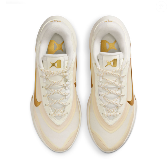 Com estética de luxo discreto, tênis dourado da Nike promete deixar até o look de academia com cara de milionária