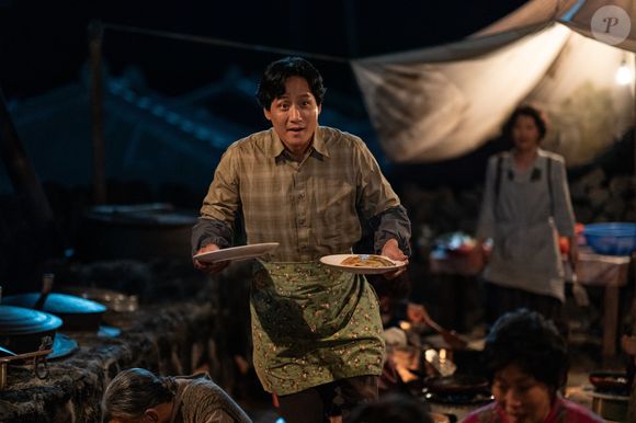 A mulher em questão era uma que o personagem tinha ajudado anos antes, quando ela estava a beira de acabar com a própria vida