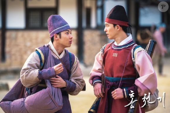 Queridinho dos doramas de época, Hong Jin-gi (à esquerda) esteve em 'Céu Vermelho', em 2021