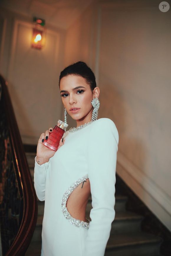 Truques simples e sem custo prometem manter qualquer perfume, nacional ou importado, por muito mais tempo