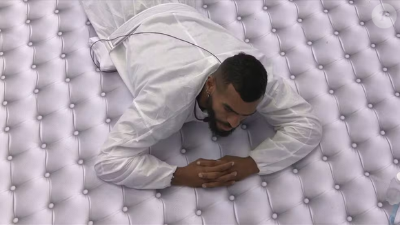 ‘BBB 26’: Ricardo disse que estava com muita fome antes de desistir. Chaiany chegou a oferecer biscoitos, mas ele preferiu não aceitar para não prejudicar a colega