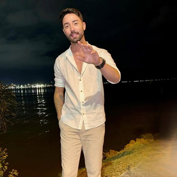 O influenciador Rico Melquiades passou por um novo combo de cirurgias plásticas recentemente