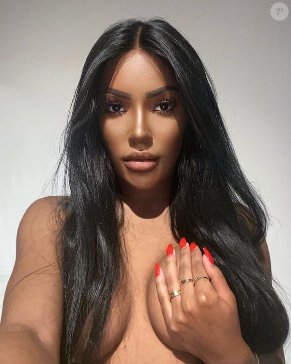 Seminudez passou a fazer parte das publicações de Carol Lekker