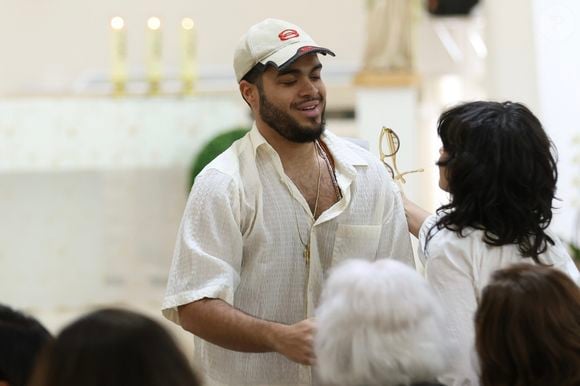 Francisco, durante missa de sétima dia de Preta Gil, contou que, muitas vezes, a filha de 9 anos ajuda a consolá-lo