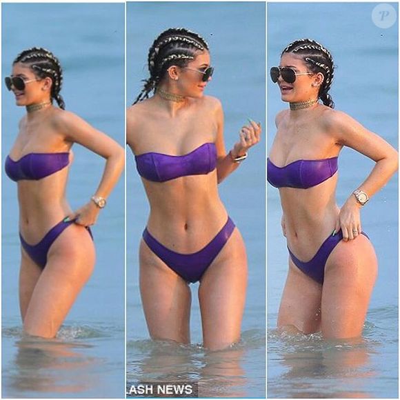 Com 18 anos recém-completados, Kylie Jenner curtiu férias no México, com a irmã Kendall, e exibiu corpo antes do silicone