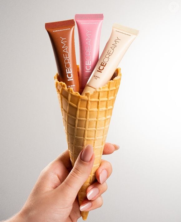 Para os lábios, o Ice Creamy Lip Balm (R$ 59,90) surge como um aliado funcional para os dias quentes. Com textura cremosa e toque refrescante, o produto entrega hidratação intensa graças à presença de vitamina E e ativos emolientes.