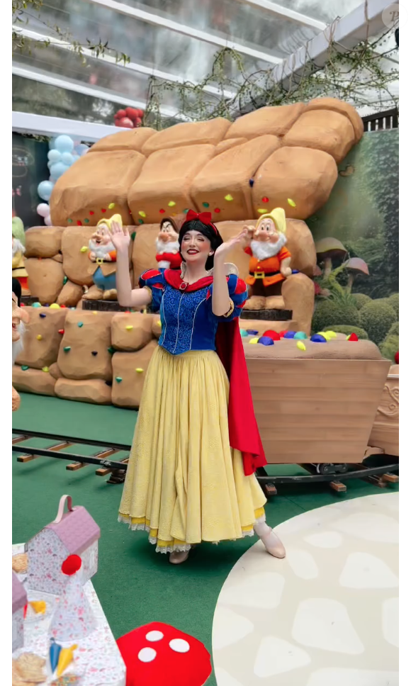 Até mesmo sósias de princesas como a Branca de Neve e Cinderella estiveram na festa