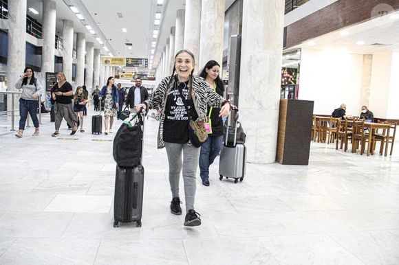 Fora da Globo, Regina Duarte diversificou seu visual e passou a aparecer mais natural