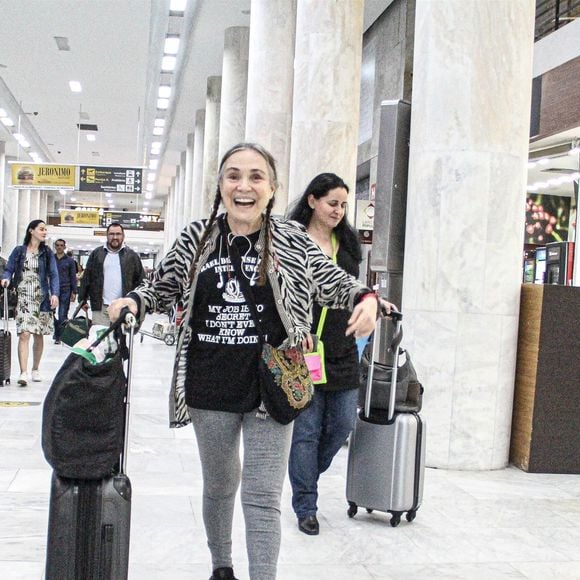 Fora da Globo, Regina Duarte diversificou seu visual e passou a aparecer mais natural