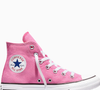 O Converse Chuck Taylor All Star Cano Alto Rosa, vendido por R$ 279,90, resgata a estética esportiva que ajudou a transformar o tênis em peça fashion e combina a delicadeza do rosa com a silhueta clássica do modelo