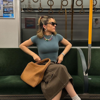 Os novos Adidas Gazelle são da cor azul-marinho e tão confortáveis ​​que podem competir com chinelos