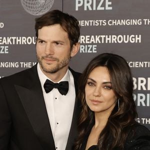 Segundo a Forbes, Ashton Kutcher transformou milhões em um patrimônio estimado em R$ 1,5 bilhão ao investir em startups de tecnologia