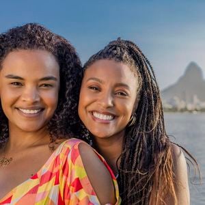 Sheron Menezzes e Lucy Ramos são amigas inseparáveis na novela 'Por Você'