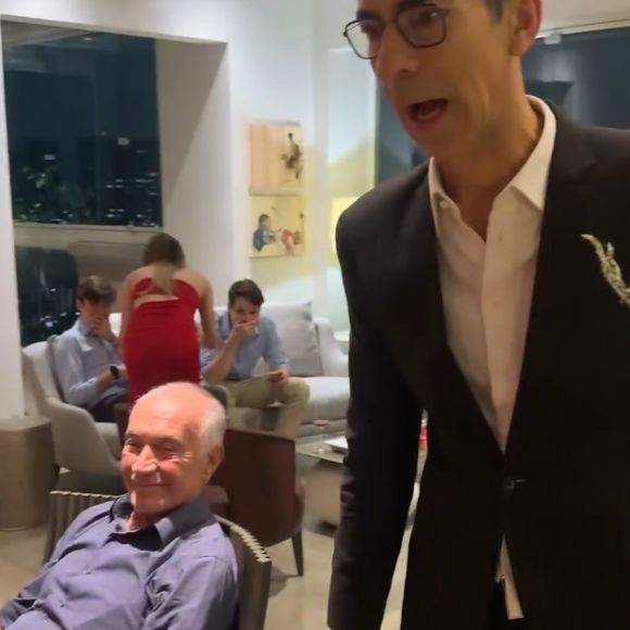 Pai de Manuella, Cesar Tralli também se chocou com a confusão do Papai Noel