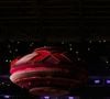 Logo no início do espetáculo, a icônica nave espacial da Xuxa sobrevoou o Nubank Parque, em São Paulo