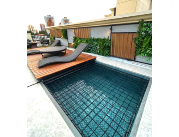 Herni Castelli investe em uma piscina ampla em seu apartamento duplex no Mrumbi