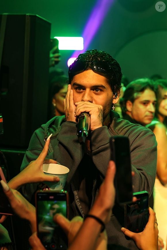 Zé Felipe reúne famosos em show no Jockey Club, no Rio, e presença de sósia de Vinicius Jr. chama atenção do público