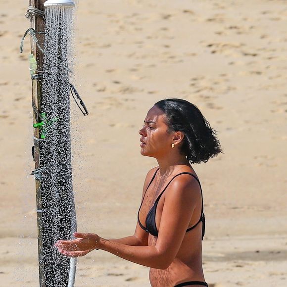 Bella Campos exibiu os cabelos curtos