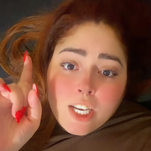 A influenciadora revelou que, ao rebater a babá, recebeu a foto de um porco com novas ofensas, incluindo a de que ela seria feia