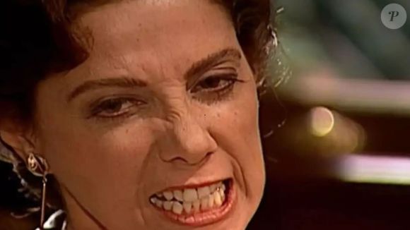 Janete (Angela Vieira) também quer saber do filho, mas Josué insiste que ela não fale mais de Marco.