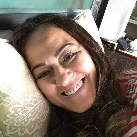 Na época, Nadine Gonçalves usava uma aparência mais natural