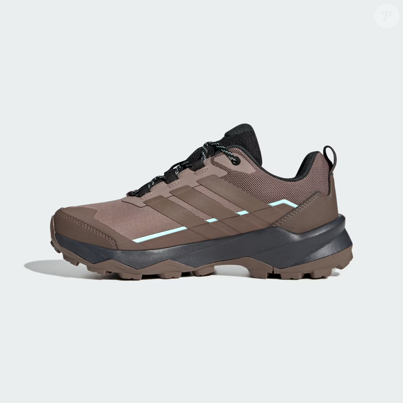 A cor marrom do Tênis Terrex Skychaser AX5 GORE-TEX Caminhada pode ser combinada com peças em bege, preto, branco e outros tons de marrom, criando produções neutras para o dia a dia
