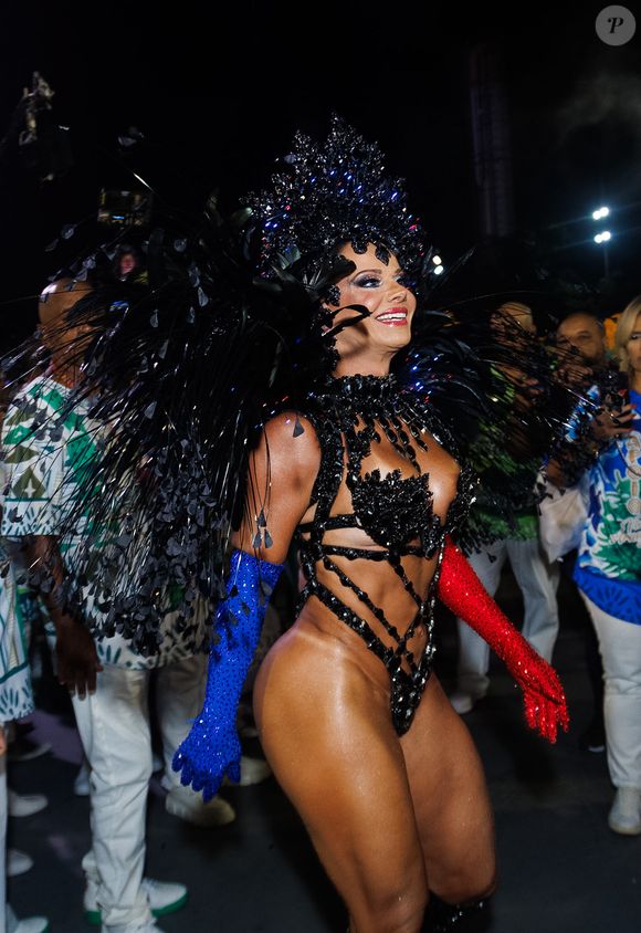 Carnaval 2025: Viviane Araujo esbanjou simpatia na concentração