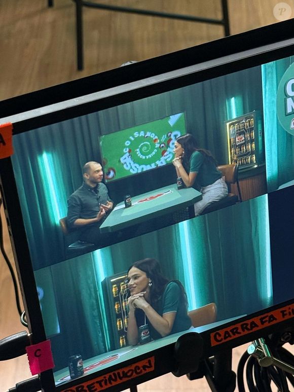 Nos acessórios, Bruna reforçou o caráter sofisticado da produção. A estrela escolheu brincos Dangle em ouro, pérola e jade da Miu Miu (R$ 4.010), além de uma seleção poderosa de joias: o anel Wave pequeno da Prasi (R$ 28.000), o anel Tiffany Lock em ouro amarelo (R$ 9.550)