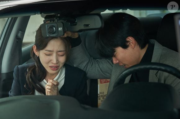 'Revelações': após uma visão ligar um ex-detento ao desaparecimento de seu filho, o pastor Min-Chan decide puni-lo, enquanto a detetive Yeon-Hee investiga o caso sendo assombrada por visões da irmã morta