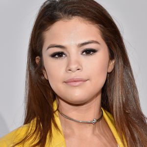 Selene Gomez apostava em maquiagem leve e olhos marcantes