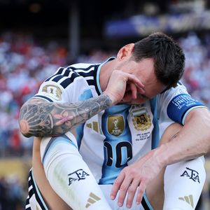 Lionel Messi chorou após marcar na estreia da Argentina na Copa do Mundo de 2026 e afirmou que a emoção estava relacionada à família