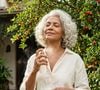 A acerola, fruta que costuma despertar lembranças de infância e dos quintais da família, virou inspiração para uma novidade de beleza. Na linha Cuide-se Bem Acerola e Vai, o Boticário combina o aroma frutal cítrico com notas florais, musk e sândalo em produtos desenvolvidos para acompanhar a rotina de quem pratica atividade física