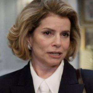 Odete Roitman (Debora Bloch) coloca plano em prática e deixa Raquel (Taís Araújo) em maus lençóis