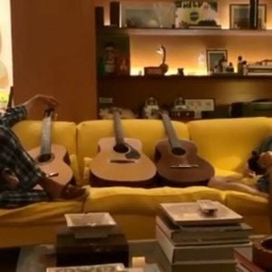 Embora mais reservado quanto ao interior da residência, Caetano Veloso já mostrou detalhes da decoração do imóvel