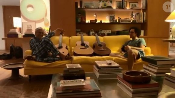 Embora mais reservado quanto ao interior da residência, Caetano Veloso já mostrou detalhes da decoração do imóvel