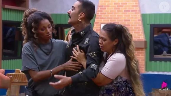 'A Fazenda 18': Mayk discutiu com Mônica após acusar jornalista de agressão