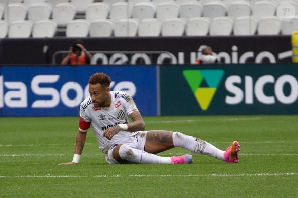 Neymar pode ficar fora da Copa