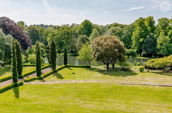 Durante anos, Rupert Grint tentou vender a Kimpton Grange. Em 2018, a propriedade foi colocada à venda por cerca de 6 milhões de libras. Só que ninguém pareceu interessado na compra