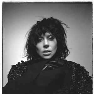 Lady Gaga desenvolveu Transtorno de Estresse Pós-Traumático (TEPT) e, em seguida, descobriu a fibromialgia, uma síndrome que se caracteriza por dores generalizadas